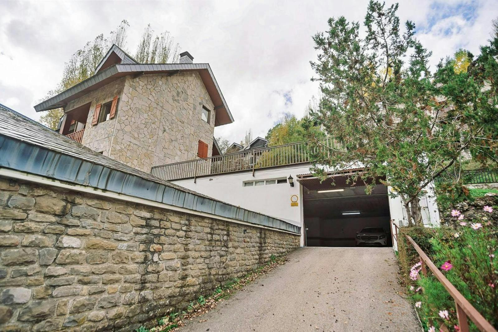 Apartamento La Casita Del Arbol Sallent de Gállego Exterior foto
