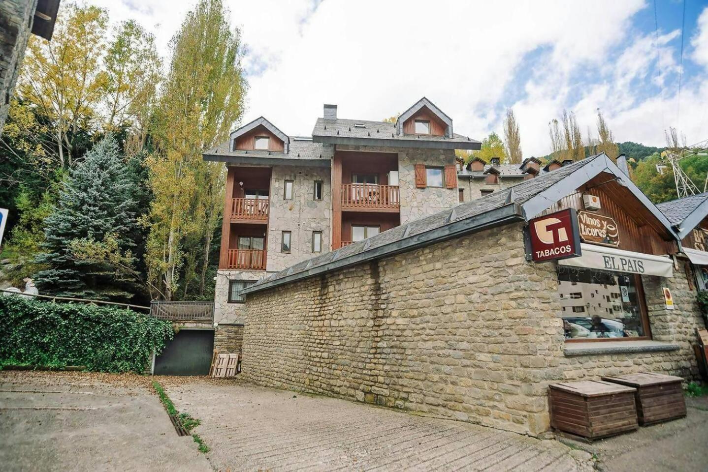 Apartamento La Casita Del Arbol Sallent de Gállego Exterior foto
